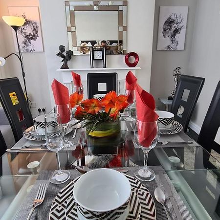 Stunning Holiday Home. Free Parking. مانشستر المظهر الخارجي الصورة