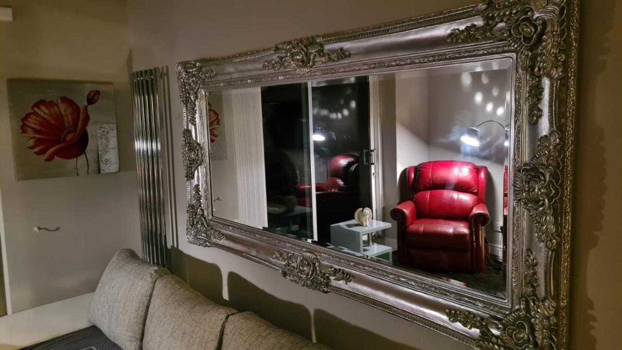 Stunning Holiday Home. Free Parking. مانشستر المظهر الخارجي الصورة