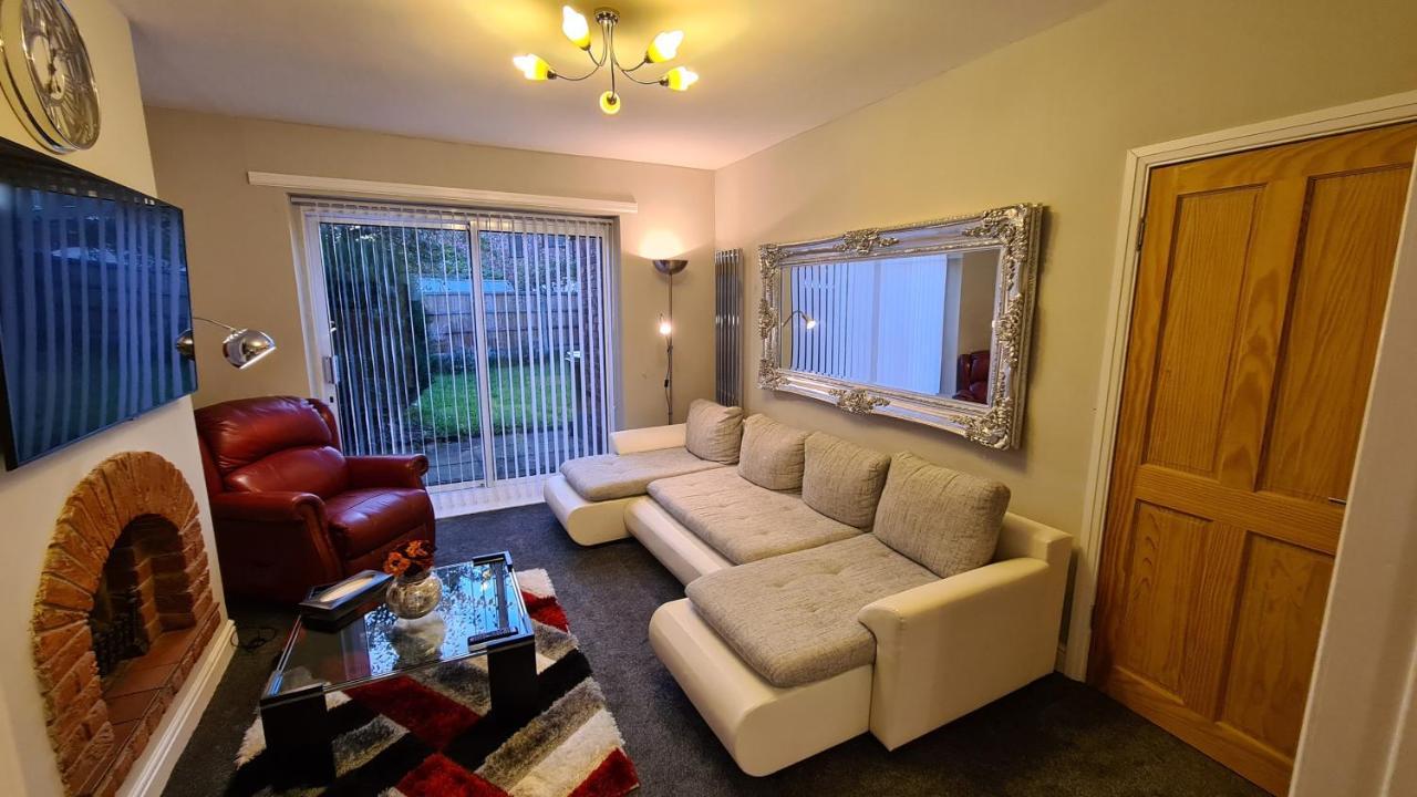 Stunning Holiday Home. Free Parking. مانشستر المظهر الخارجي الصورة