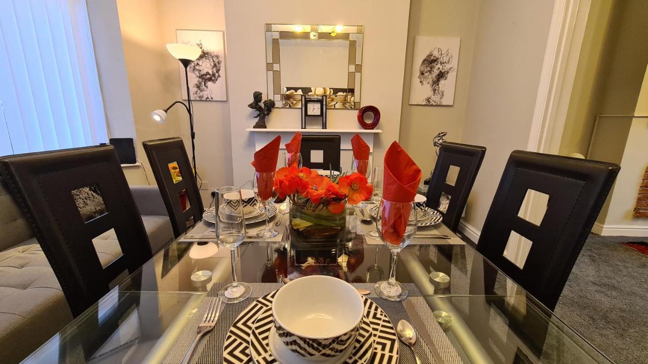 Stunning Holiday Home. Free Parking. مانشستر المظهر الخارجي الصورة