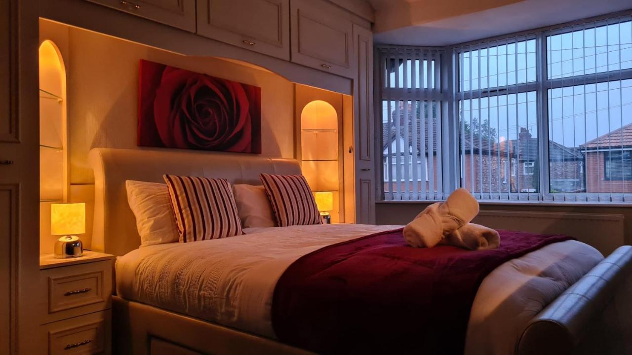 Stunning Holiday Home. Free Parking. مانشستر المظهر الخارجي الصورة