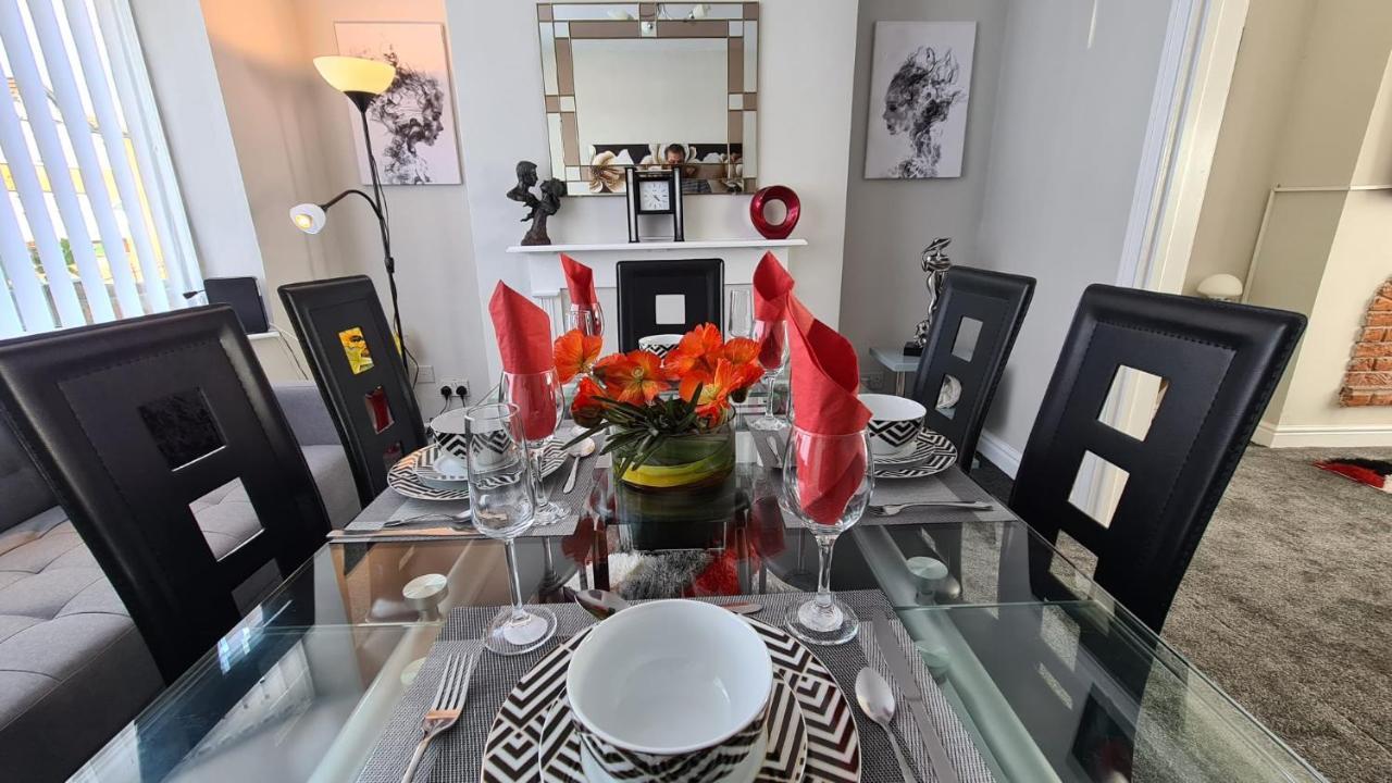 Stunning Holiday Home. Free Parking. مانشستر المظهر الخارجي الصورة